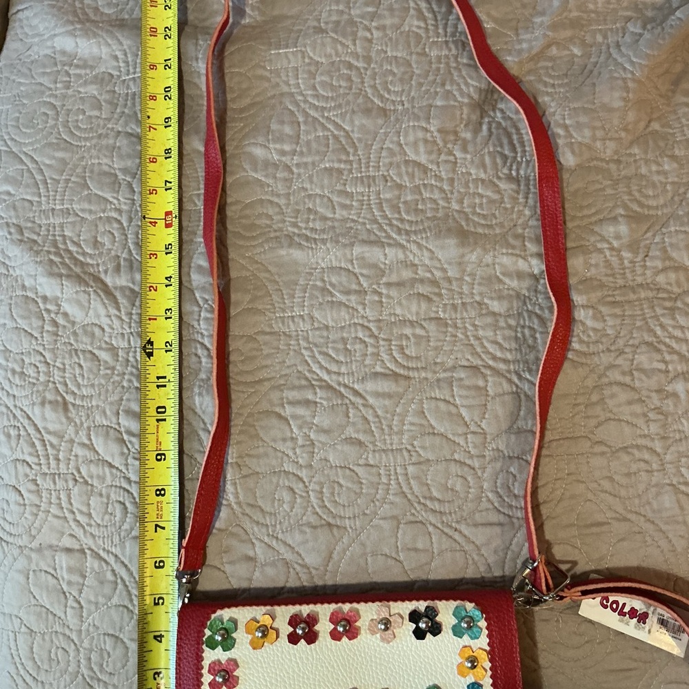 New Red Floral Accent Crossbody Wallet Wristlet Bag w Detachable Shoulder Strap - Picture 5 of 11